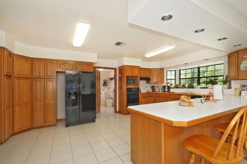 House in Merrit Island, Florida 4 bedrooms, 285.77 sq.m. № 2111439 - photo 15