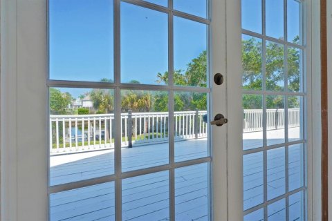 House in Merrit Island, Florida 4 bedrooms, 285.77 sq.m. № 2111439 - photo 9