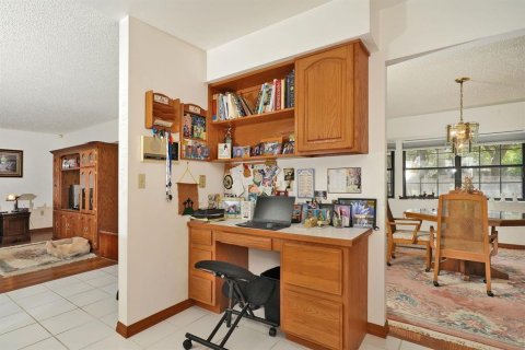 House in Merrit Island, Florida 4 bedrooms, 285.77 sq.m. № 2111439 - photo 11