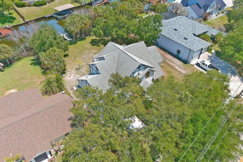 House in Merrit Island, Florida 4 bedrooms, 285.77 sq.m. № 2111439 - photo 29