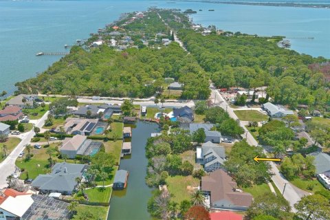 House in Merrit Island, Florida 4 bedrooms, 285.77 sq.m. № 2111439 - photo 6