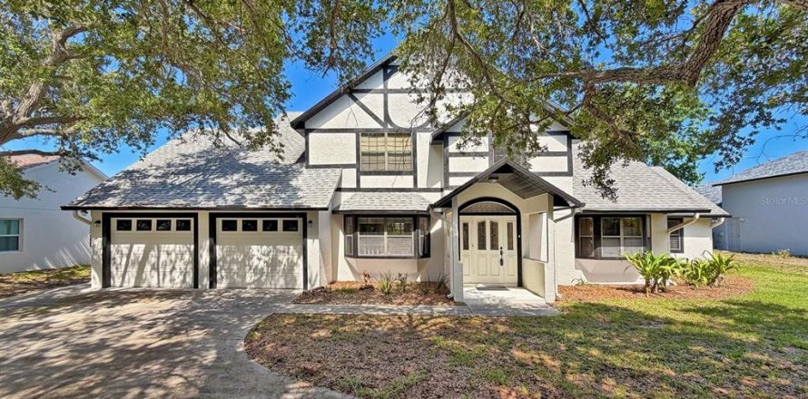 House in Merrit Island, Florida 4 bedrooms, 285.77 sq.m. № 2111439