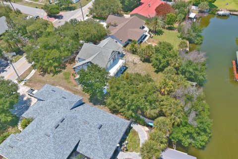 House in Merrit Island, Florida 4 bedrooms, 285.77 sq.m. № 2111439 - photo 17