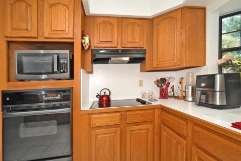 House in Merrit Island, Florida 4 bedrooms, 285.77 sq.m. № 2111439 - photo 14