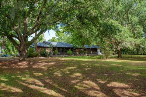 House in Alachua, Florida 7 bedrooms, 292.27 sq.m. № 2200507