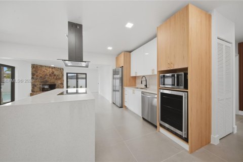 Villa ou maison à vendre à Miami, Floride: 4 chambres, 173.91 m2 № 2072599 - photo 7