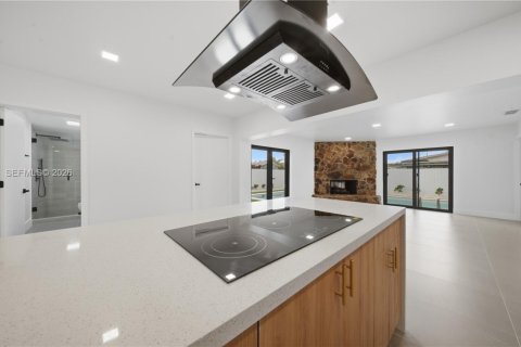 Villa ou maison à vendre à Miami, Floride: 4 chambres, 173.91 m2 № 2072599 - photo 13