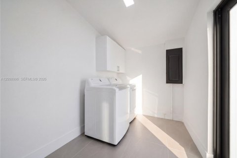 Villa ou maison à vendre à Miami, Floride: 4 chambres, 173.91 m2 № 2072599 - photo 24