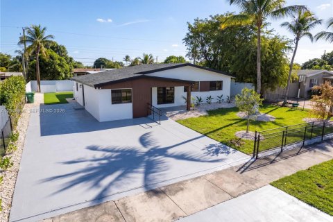 Villa ou maison à Miami, Floride 4 chambres, 173.91 m2 № 2072599