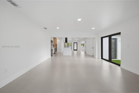 Villa ou maison à vendre à Miami, Floride: 4 chambres, 173.91 m2 № 2072599 - photo 6