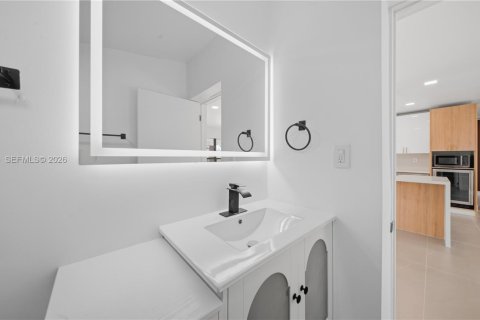 Villa ou maison à vendre à Miami, Floride: 4 chambres, 173.91 m2 № 2072599 - photo 23