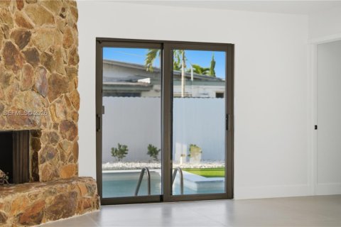 Villa ou maison à vendre à Miami, Floride: 4 chambres, 173.91 m2 № 2072599 - photo 11