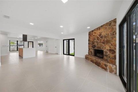 Villa ou maison à vendre à Miami, Floride: 4 chambres, 173.91 m2 № 2072599 - photo 12