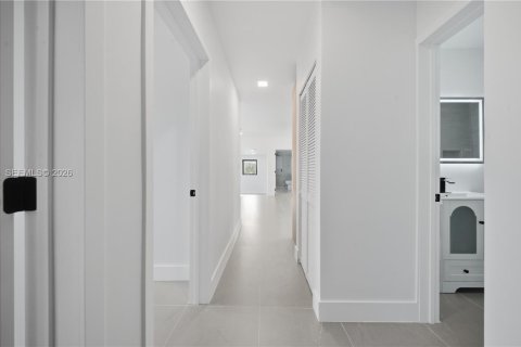 Villa ou maison à vendre à Miami, Floride: 4 chambres, 173.91 m2 № 2072599 - photo 18