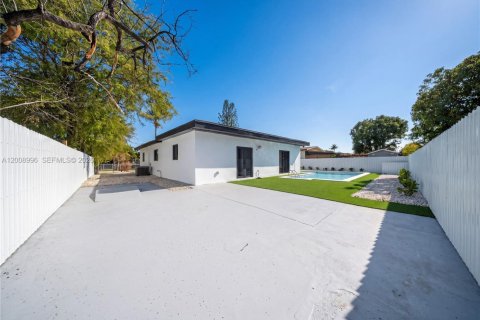 Villa ou maison à vendre à Miami, Floride: 4 chambres, 173.91 m2 № 2072599 - photo 30