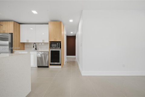 Villa ou maison à vendre à Miami, Floride: 4 chambres, 173.91 m2 № 2072599 - photo 15