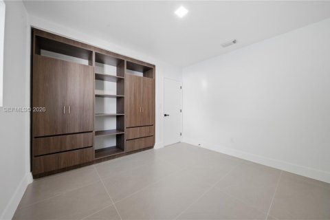 Villa ou maison à vendre à Miami, Floride: 4 chambres, 173.91 m2 № 2072599 - photo 17