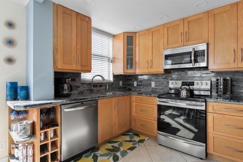 Condominio en venta en Pompano Beach, Florida, 2 dormitorios, 141.21 m2 № 2247937 - foto 7