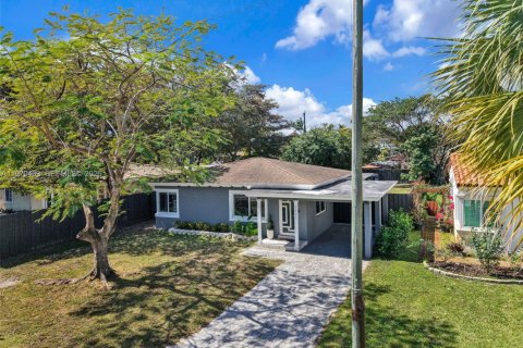 Дом в Форт-Лодердейл, Флорида 3 спальни, 84.82м2 № 2032218