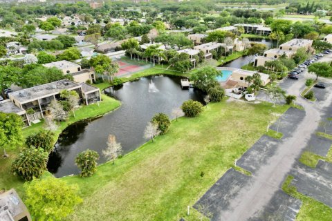 Townhouse in Davie, Florida 2 bedrooms, 114.27 sq.m. № 1079814 - photo 1