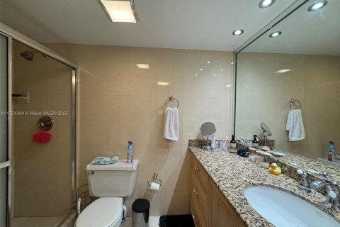 Купить кондоминиум в Санни-Айлс-Бич, Флорида 1 спальня, 102.56м2, № 1959419 - фото 15