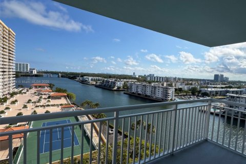 Купить кондоминиум в Санни-Айлс-Бич, Флорида 1 спальня, 102.56м2, № 1959419 - фото 2