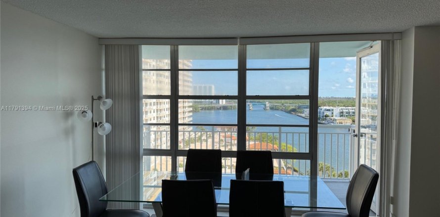 Кондоминиум с 1 спальней в Санни-Айлс-Бич, Флорида № 1959419