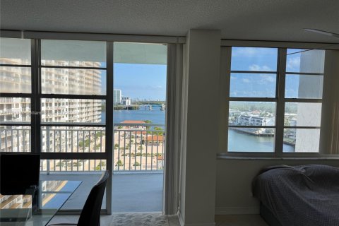 Купить кондоминиум в Санни-Айлс-Бич, Флорида 1 спальня, 102.56м2, № 1959419 - фото 5