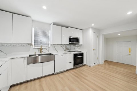 Villa ou maison à vendre à Miami, Floride: 3 chambres, 205.87 m2 № 2420701 - photo 9