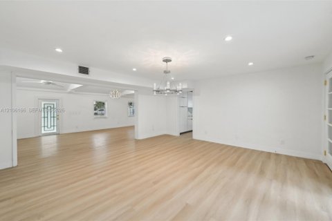 Villa ou maison à vendre à Miami, Floride: 3 chambres, 205.87 m2 № 2420701 - photo 6