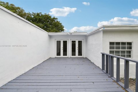 Villa ou maison à vendre à Miami, Floride: 3 chambres, 205.87 m2 № 2420701 - photo 20