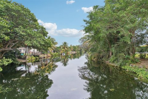 Villa ou maison à vendre à Miami, Floride: 3 chambres, 205.87 m2 № 2420701 - photo 22