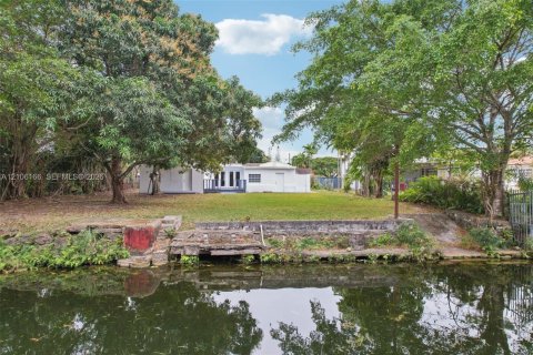 Villa ou maison à vendre à Miami, Floride: 3 chambres, 205.87 m2 № 2420701 - photo 24