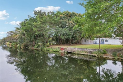 Villa ou maison à vendre à Miami, Floride: 3 chambres, 205.87 m2 № 2420701 - photo 23