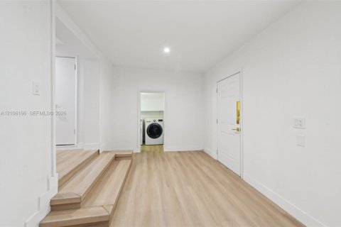 Villa ou maison à vendre à Miami, Floride: 3 chambres, 205.87 m2 № 2420701 - photo 11