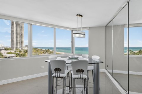 Condo in Miami Beach, Florida, 2 bedrooms  № 2018235 - photo 17