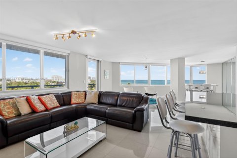 Condo in Miami Beach, Florida, 2 bedrooms  № 2018235 - photo 11