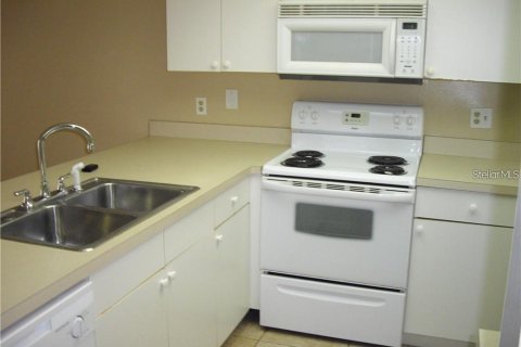 Condo in Orlando, Florida, 2 bedrooms  № 2239158 - photo 5