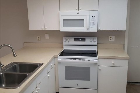 Condo in Orlando, Florida, 2 bedrooms  № 2239158 - photo 4