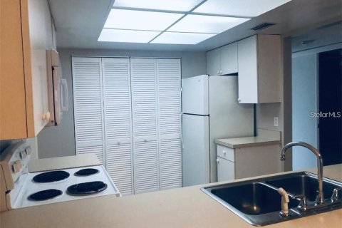 Condo in Orlando, Florida, 2 bedrooms  № 2239158 - photo 6