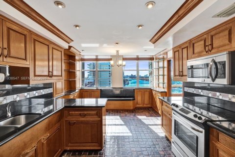 Купить кондоминиум в Майами-Бич, Флорида 3 спальни, 217.86м2, № 1997924 - фото 12