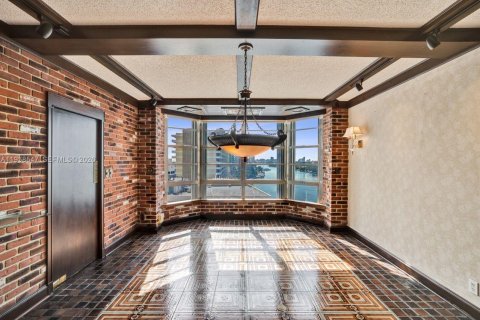 Купить кондоминиум в Майами-Бич, Флорида 3 спальни, 217.86м2, № 1997924 - фото 28