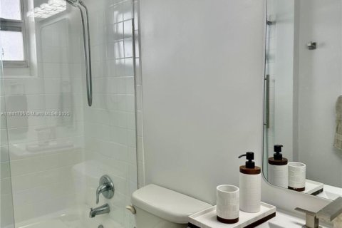 Condominio en alquiler en Miami Beach, Florida, 1 dormitorio, 67.82 m2 № 1939602 - foto 6