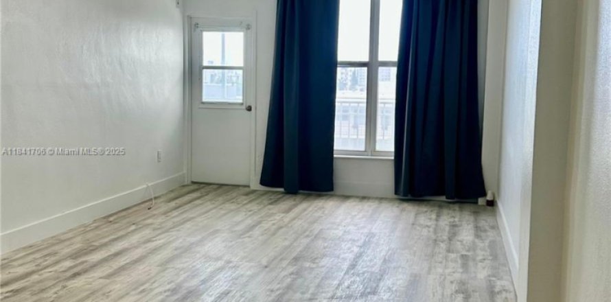Condominio en Miami Beach, Florida, 1 dormitorio № 1939602