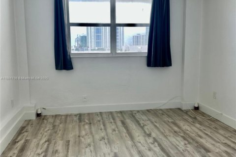 Condominio en alquiler en Miami Beach, Florida, 1 dormitorio, 67.82 m2 № 1939602 - foto 10