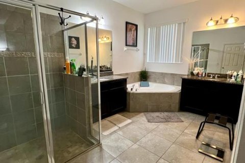 House in Orlando, Florida 4 bedrooms, 258.64 sq.m. № 1651111 - photo 28