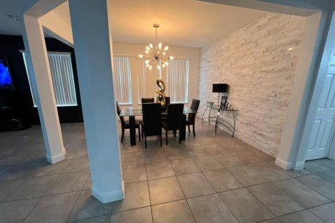 House in Orlando, Florida 4 bedrooms, 258.64 sq.m. № 1651111 - photo 14