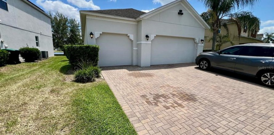 House in Orlando, Florida 4 bedrooms, 258.64 sq.m. № 1651111