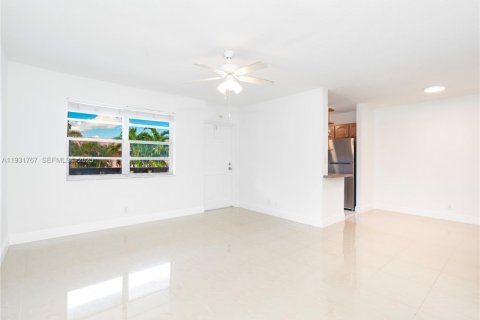 Commercial property in Coral Springs, Florida 87.79 sq.m. № 1990539 - photo 5