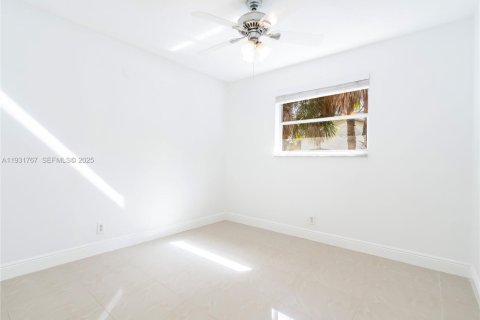 Commercial property in Coral Springs, Florida 87.79 sq.m. № 1990539 - photo 12